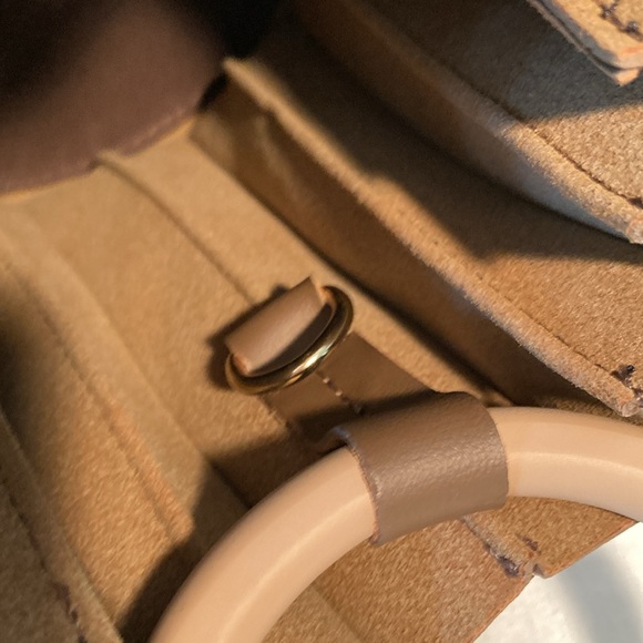 Pleated Vegan slingbag wooden round handles crossbody brown NWOT - Picture 10 of 12